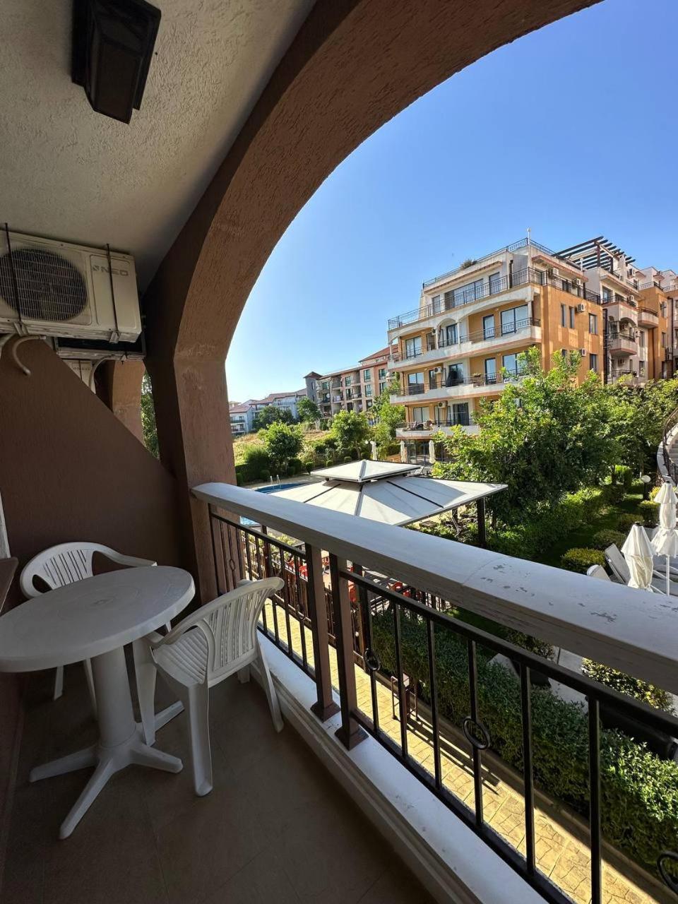 2 Bedroom Apartment Sveti Vlas With 2 Balconies And Sea Views Eksteriør bilde